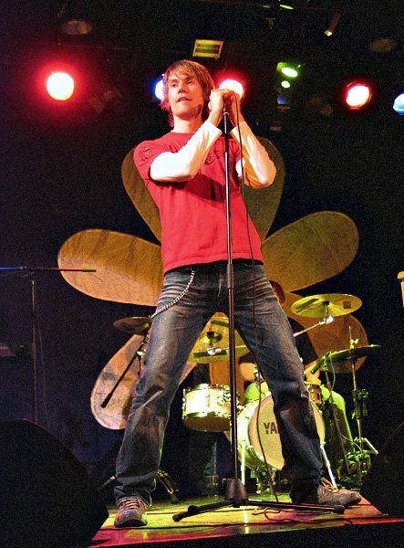 Patrik Austin fronting Dolchamar at the 2005 Maailma kylässä music festival.