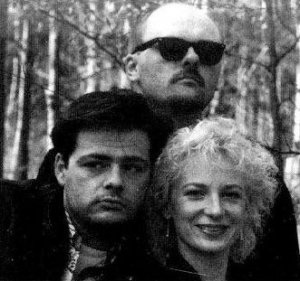 Promo shot of Tutmonda Muziko. Two men and a woman, presumably Rainer Conrad, Enzo Picone and Karin Rossow